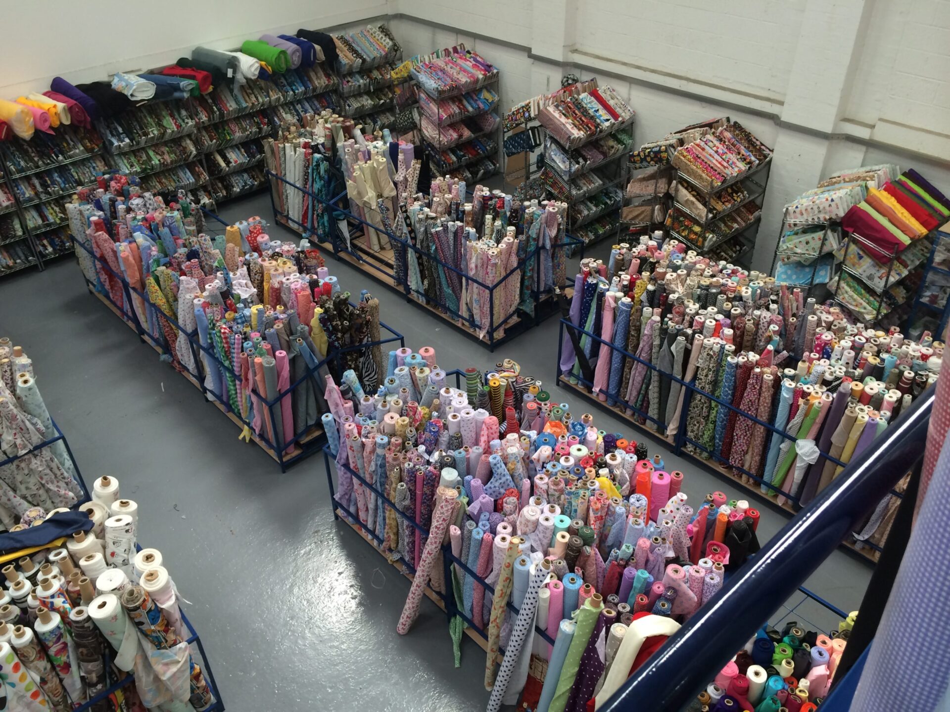 3 TIER FABRIC ROLL STAND 1.5M WIDE SINGLE SIDED