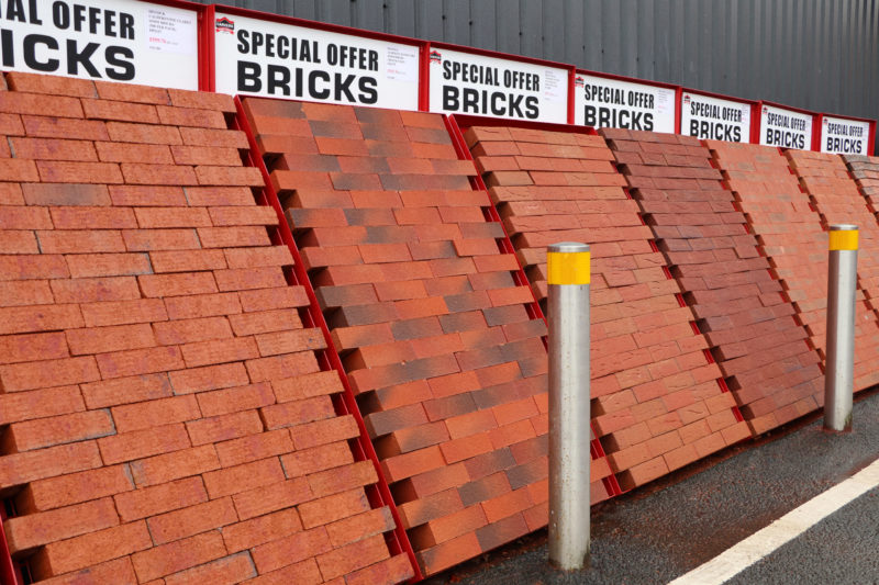 BRICK STAND WITH HEADER